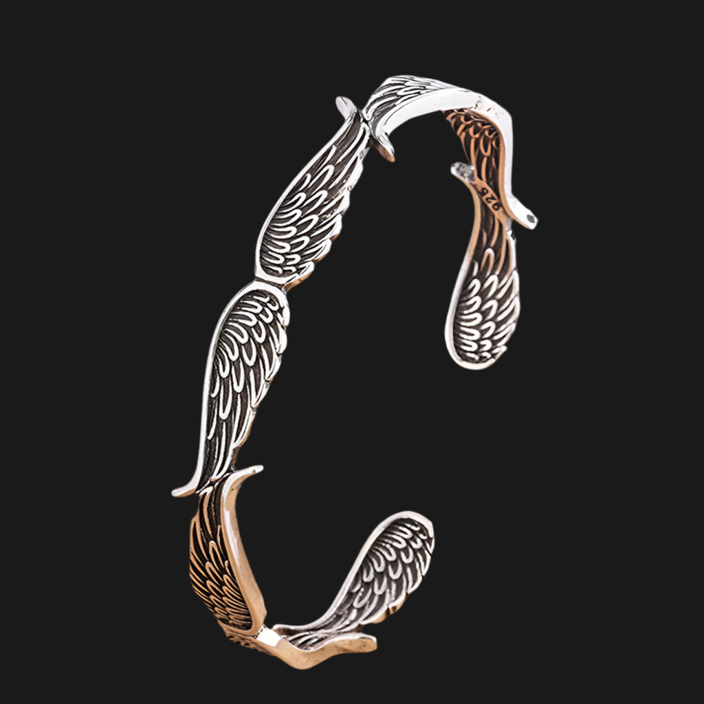 Libertas 925 Sterling Silver

Klare Linien, starke Symbolik.
Die Flügel Libertas stehen für Freiheit, Eigenständigkeit und den Anspruch, den eigenen Weg zu bestimmen.
Für eine Generation, die Visionen Realität werden lässt.