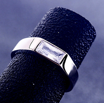 LUCENT

Ein moderner Klassiker mit klarer Form und starkem Charakter.
Passt zu Anzug, Hemd oder Clean Fit – und hebt jedes Outfit sichtbar auf.