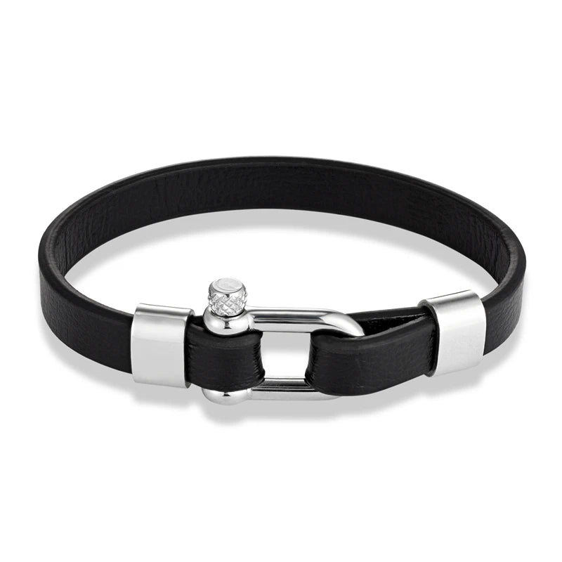 Midnight Ledger - Special edition

Schwarzes Leder, goldene Schließe – ein Armband für Abende, an denen Zahlen keine Rolle spielen, solange die Flasche stimmt. Business-Dinner, ein Lächeln, ein Deal. Mehr braucht es nicht.