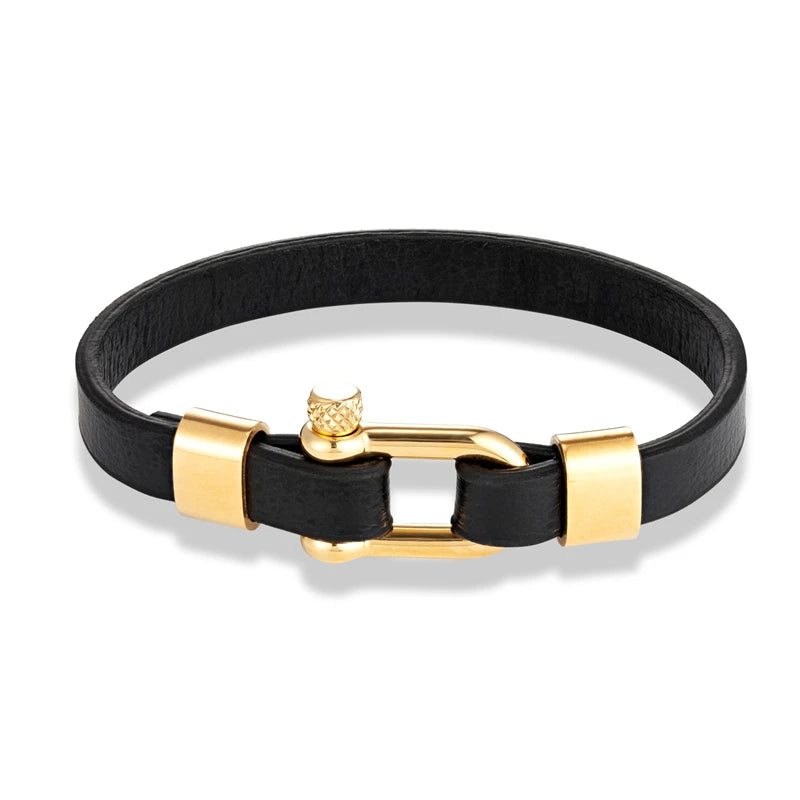 Midnight Ledger - Special edition

Schwarzes Leder, goldene Schließe – ein Armband für Abende, an denen Zahlen keine Rolle spielen, solange die Flasche stimmt. Business-Dinner, ein Lächeln, ein Deal. Mehr braucht es nicht.
