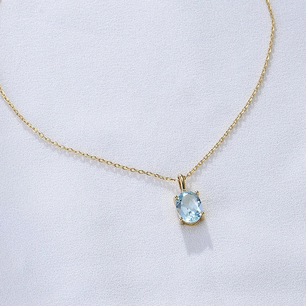 Azure Für Frauen, die Großes erreichen – und wissen, wann es Zeit ist, das Leben ruhig ausklingen zu lassen. Mit einem Glas Dom Pérignon, den Menschen, die bleiben, und dem Bewusstsein, dass Innehalten manchmal Teil des Aufstiegs ist.