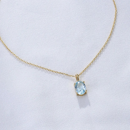 Azure Für Frauen, die Großes erreichen – und wissen, wann es Zeit ist, das Leben ruhig ausklingen zu lassen. Mit einem Glas Dom Pérignon, den Menschen, die bleiben, und dem Bewusstsein, dass Innehalten manchmal Teil des Aufstiegs ist.