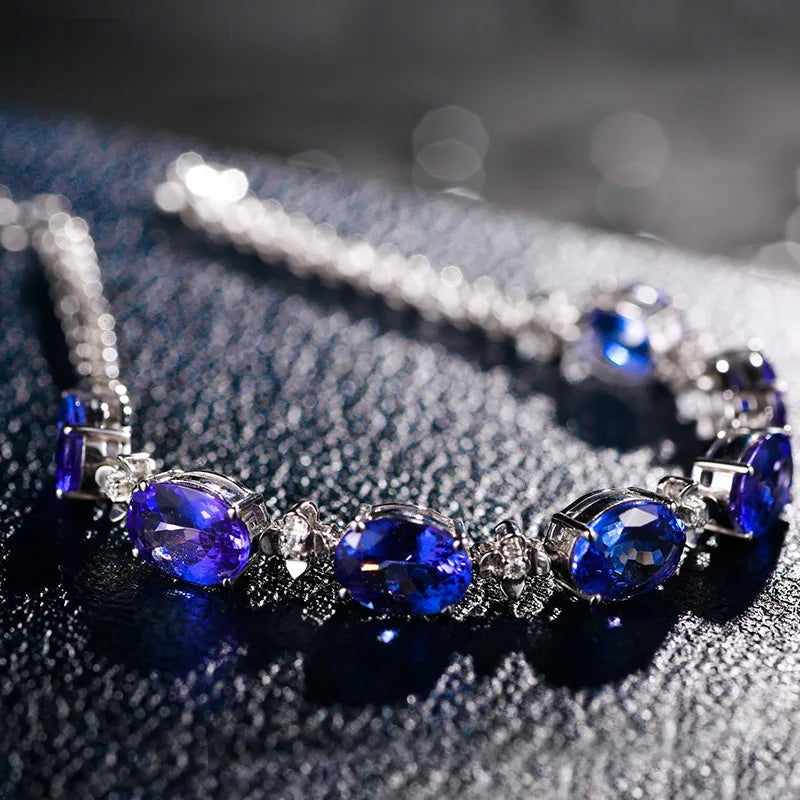 Château Clair - geschaffen für klare Gedanken, späte Abende und makellosen Stil.
Trägt sich wie Ruhe. Wirkt wie Präsenz.
Zwischen Licht und Stille – dort entsteht Stil.