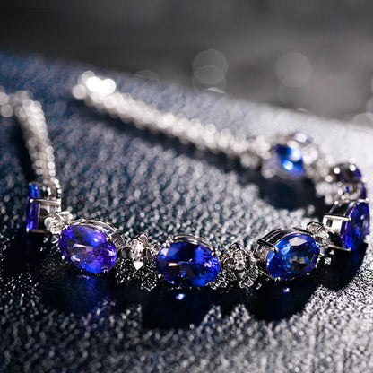 Château Clair - geschaffen für klare Gedanken, späte Abende und makellosen Stil.
Trägt sich wie Ruhe. Wirkt wie Präsenz.
Zwischen Licht und Stille – dort entsteht Stil.