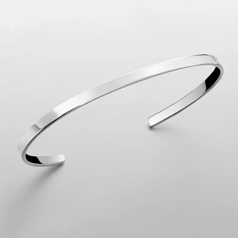 Fortune Vein

So glatt wie deine letzte Überweisung, so klar wie ein unterschriebener Deal. Ein Armreif, der keine Fragen stellt – nur Antworten gibt.
