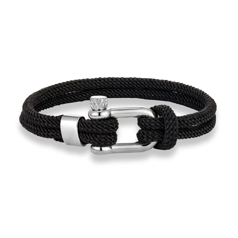 Executive Twist‘‘

Die perfekte Mitte zwischen Riviera Leichtigkeit und Executive-Eleganz. Silberner Verschluss, klare Farben – ein Armband für alle, die zwischen Urlaubsluxus und Geschäftsdinner nie entscheiden wollen.