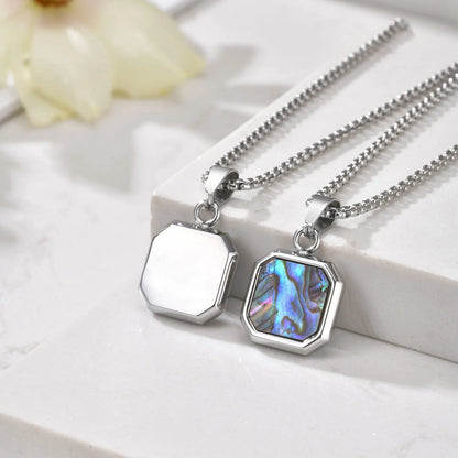 Trinity Crest

Drei Varianten, eine Haltung. Schwarz für die Deals, hell fürs Dinner, schillernd für Nächte, die keiner verbucht. Das Trinity Crest ist nicht Schmuck – es ist der kleine Reminder, dass Regeln nur für die gelten, die keine Optionen haben.